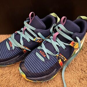 Kids' Lebron Witness VII Basketball Shoe Big Kid | 5Y